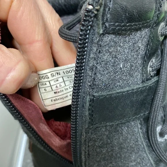 UGG WATERPROOF Fall / Winter Boot - Picture 8 of 12